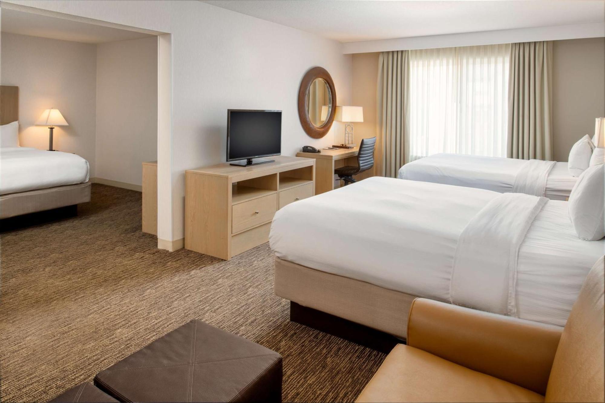 Doubletree By Hilton Olympia Hotel Exterior foto